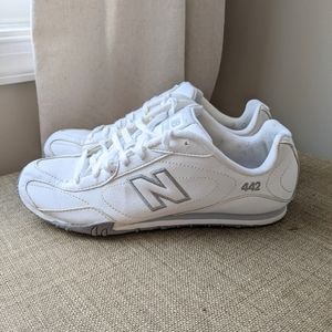 New Balance tennis shoes